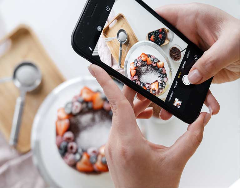 Tabletop-photography-with-mobile-phone-camera-for-product-and-cooking-performance